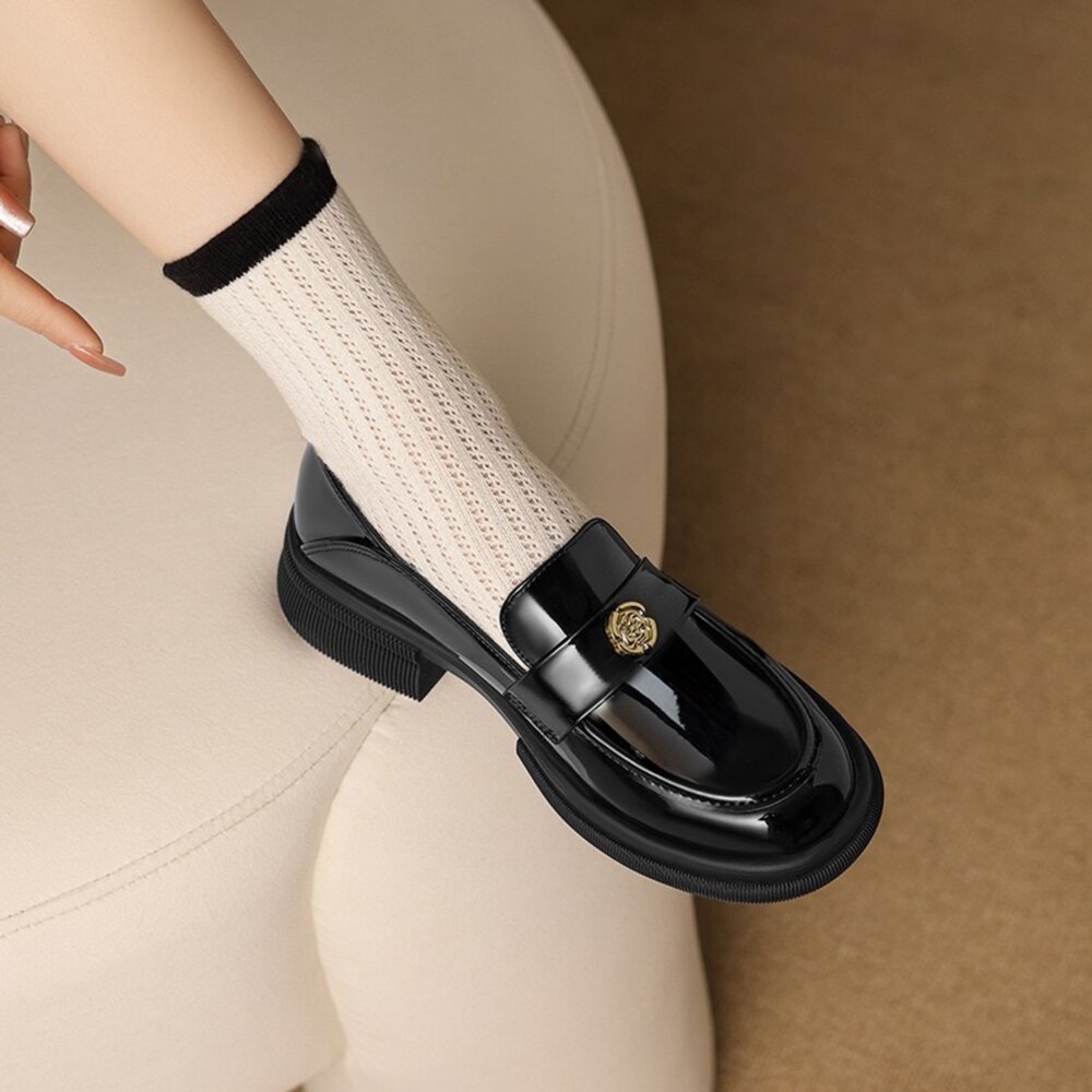 山茶花漆皮樂福鞋 黑色皮鞋 平底鞋 氣墊 學院風 工作鞋 學生鞋 顯腿長 亮皮娃娃鞋-圖片-1