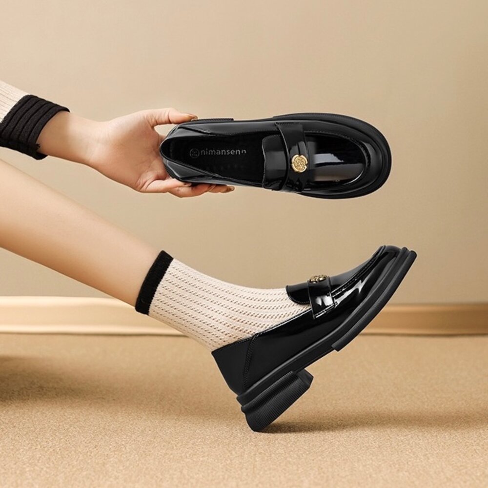 山茶花漆皮樂福鞋 黑色皮鞋 平底鞋 氣墊 學院風 工作鞋 學生鞋 顯腿長 亮皮娃娃鞋-圖片-2