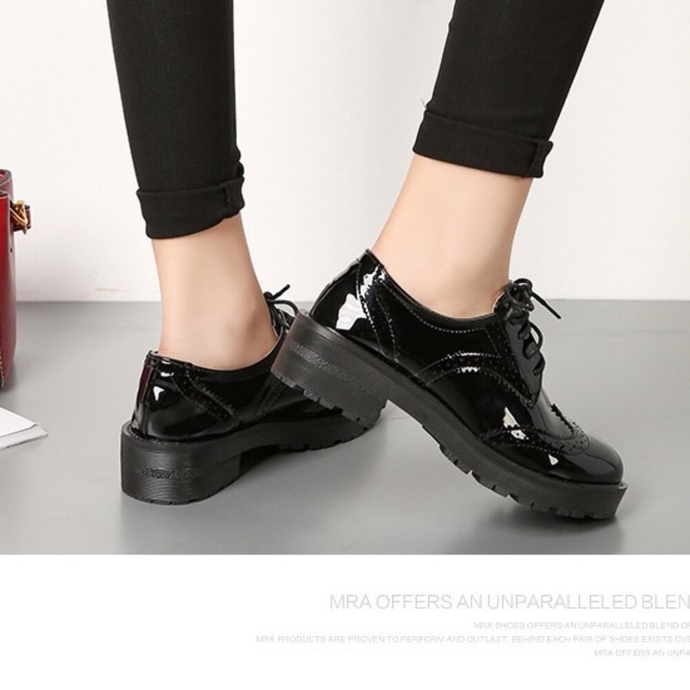 亮皮厚底牛津鞋 高跟 粗根 黑色皮鞋 全黑 防水 綁帶 學生鞋 雕花 36-40 跟高4公分-圖片-2