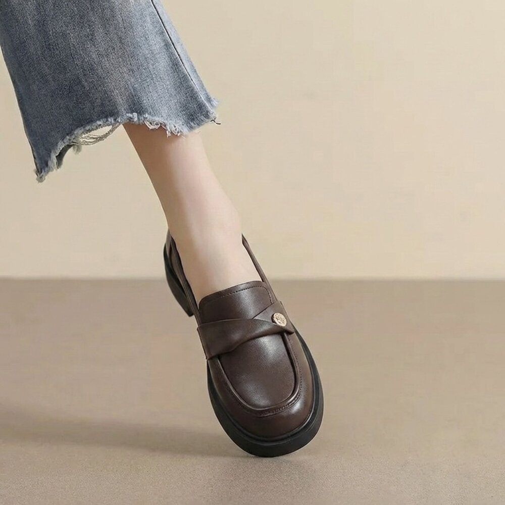 咖啡色樂福鞋 平底鞋 黑色休閒鞋 防水 金扣 穆勒鞋 低跟 粗跟 上班鞋-圖片-1