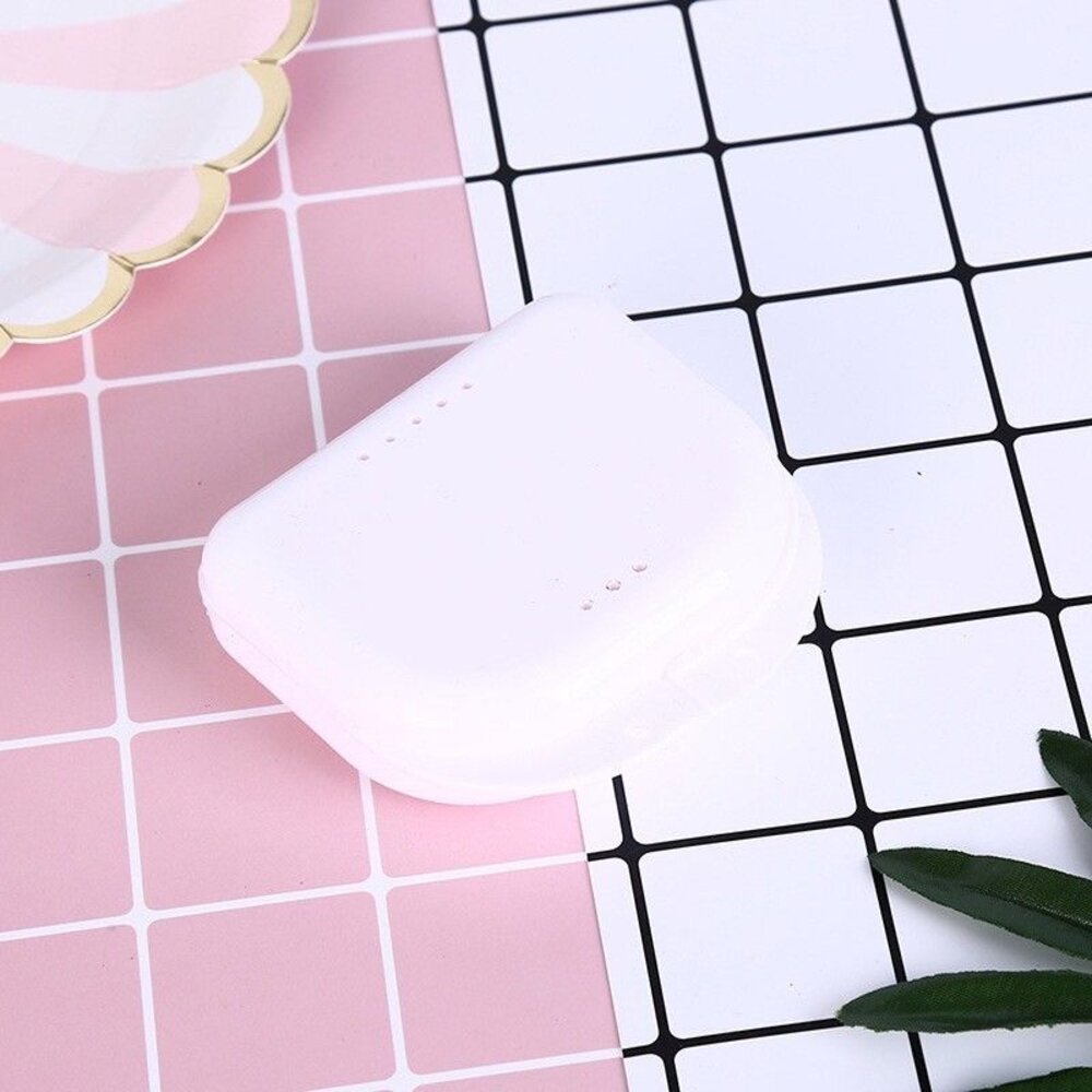【買一送一隨機】外出攜帶透氣盒 一入 牙套、維持器、活動假牙盒-圖片-11