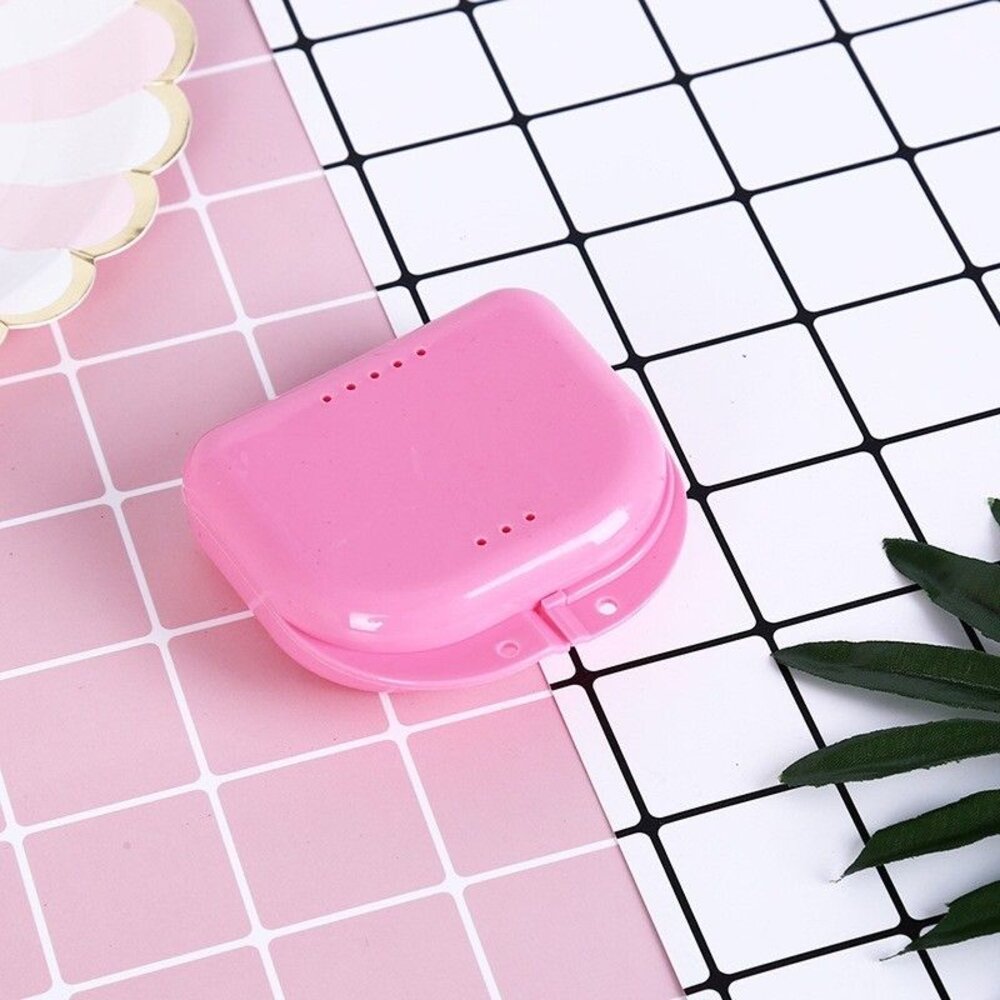 【買一送一隨機】外出攜帶透氣盒 一入 牙套、維持器、活動假牙盒-圖片-3