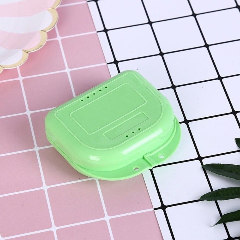 【買一送一隨機】外出攜帶透氣盒 一入 牙套、維持器、活動假牙盒-圖片-9