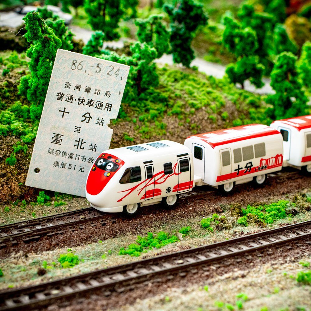 ARTT X TR 台鐵火車遊台灣迴力車 公益限定版 5節盒裝組 台鐵扭蛋 新自強號 迴力車玩具 TR台灣鐵道-圖片-6