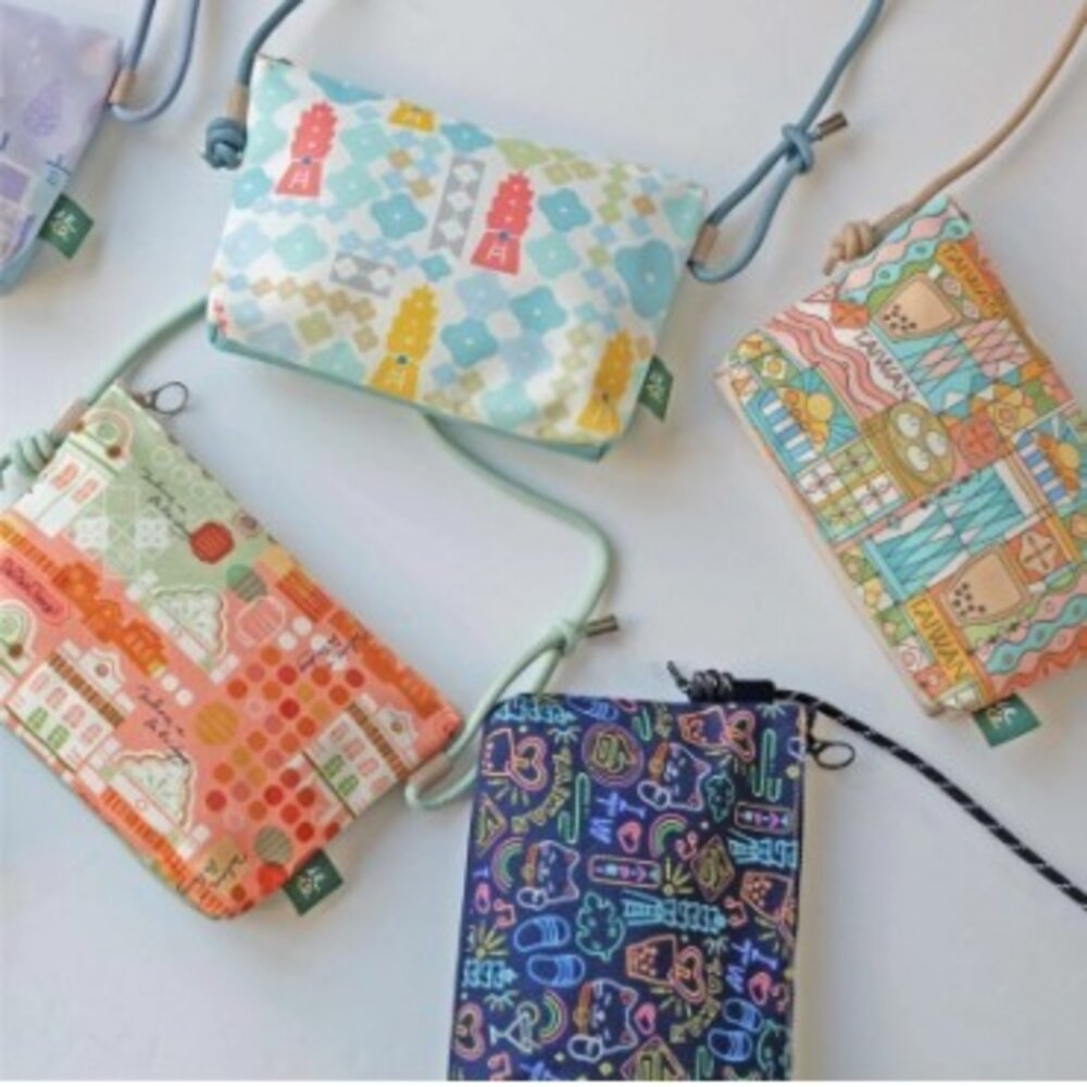 18996410323-遊台灣旅行小包 台式印象斜背包 雙色小包 內部隔層可調繩長 日常出遊小包 猴子設計 TR台灣鐵道