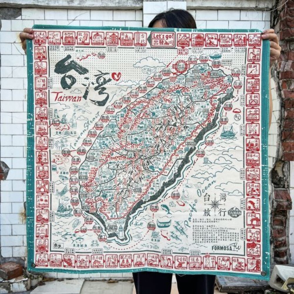 20250816001-台灣環島布地圖 三色環島遊戲布地圖 手工網印 懸吊金屬扣 附木質遊戲小配件 木子創意 TR台灣鐵道