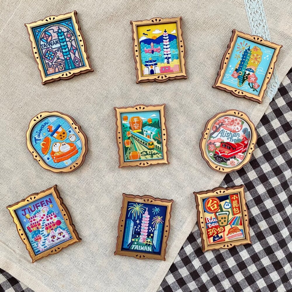 2026012001-刺繡磁鐵 刺繡小畫框 木質畫框磁鐵 台灣景點 101大樓 阿里山 台灣紀念品 猴子設計 TR台灣鐵道