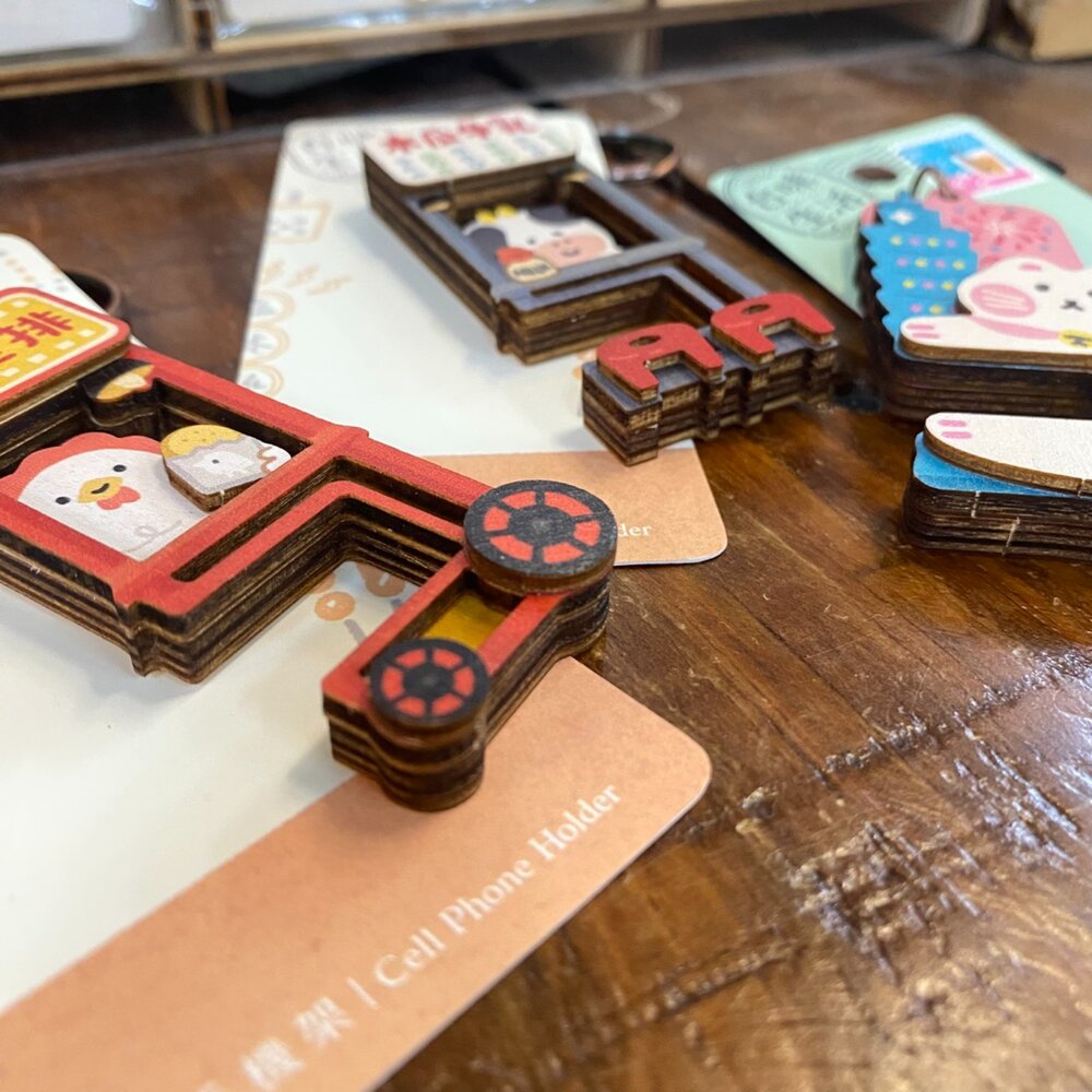 台味生活手機架鑰匙圈 創意鑰匙圈 木製鑰匙圈吊飾 猴子設計 TR台灣鐵道-圖片-2