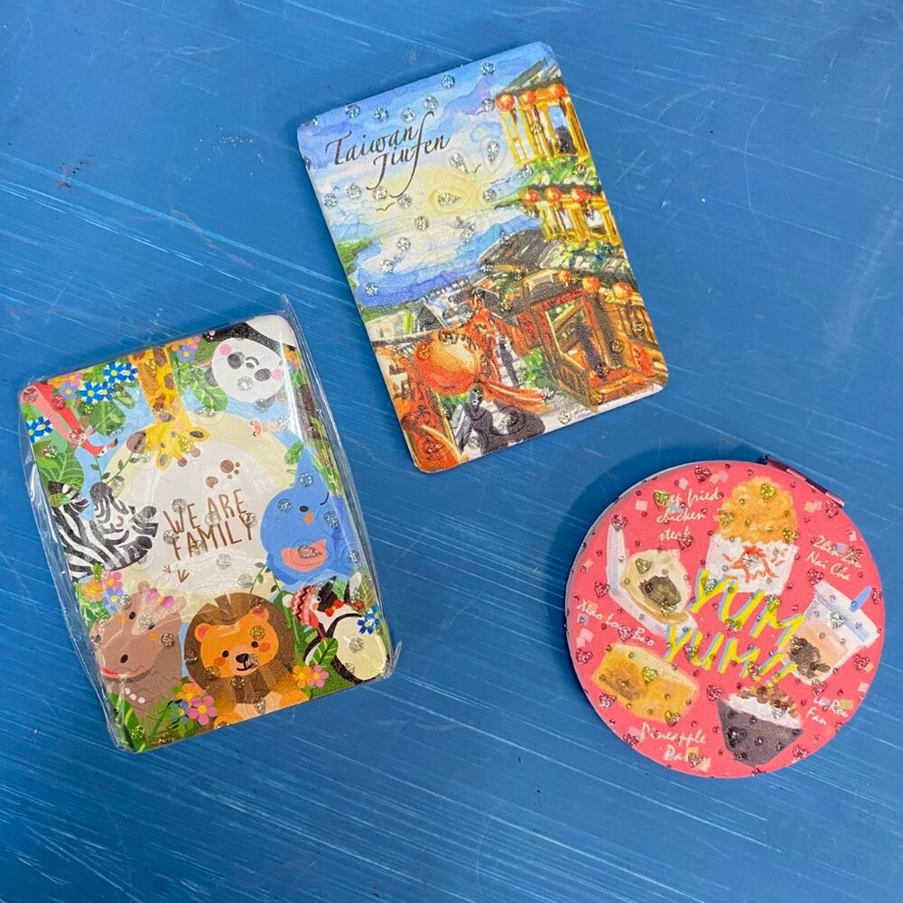 27928762980-亮粉折鏡 雙面圖案 圓形 長方形 摺疊隨身鏡 雙面鏡 新格子 TR台灣鐵道