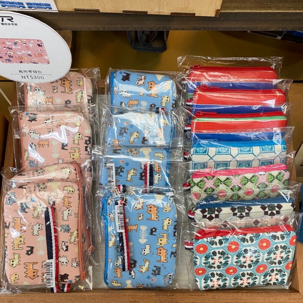 28475595392-帆布零錢包 雙面圖案 茄芷袋款 好多貓貓款 復古花磚款式 MIT台灣製造  TR台灣鐵道