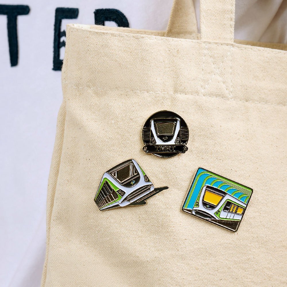 29706685637-台中捷運 捷運列車造型徽章 金屬徽章 胸章 小綠綠福利社 台中捷運官方授權商店 TR台灣鐵道