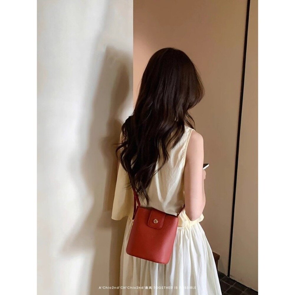 櫻桃紅皮革水桶包 女包 斜挎包 小包 通勤包 禮物 送禮 送禮-圖片-6