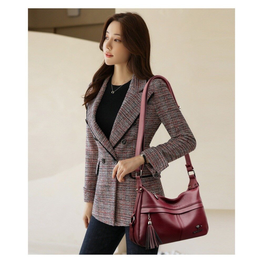 260117-00001-皮革流蘇袋鼠斜背包 黑色皮革多隔層肩背包 女包 大容量 袋鼠包 流蘇 時尚 通勤包 送禮