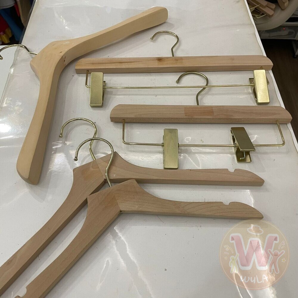 【二手商品出清】木質衣架區A 封面照片