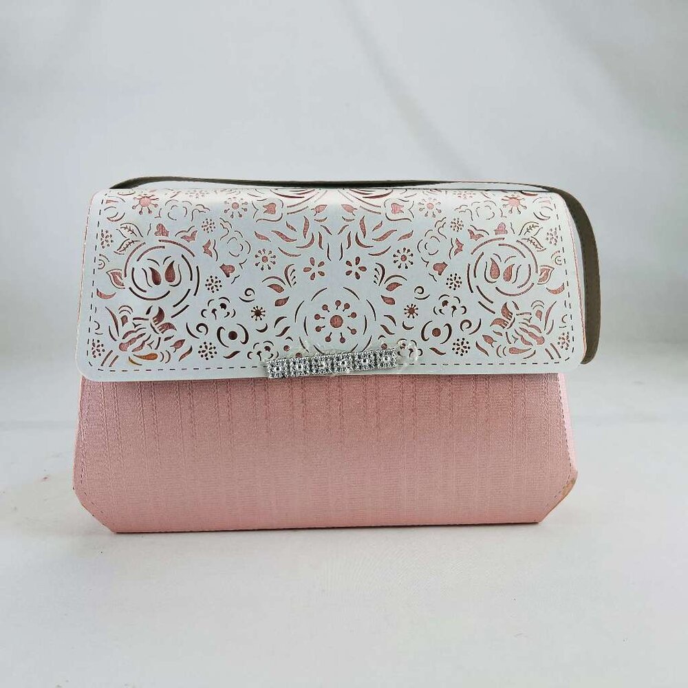 【台中35年老店】紙紮鏤空雕花女包 紙紮女包 元寶 金條 蓮花 蓮花紙 元寶紙 庫錢 蓮花塔 拜拜用品 紙紮屋 紙紮衣服 封面照片