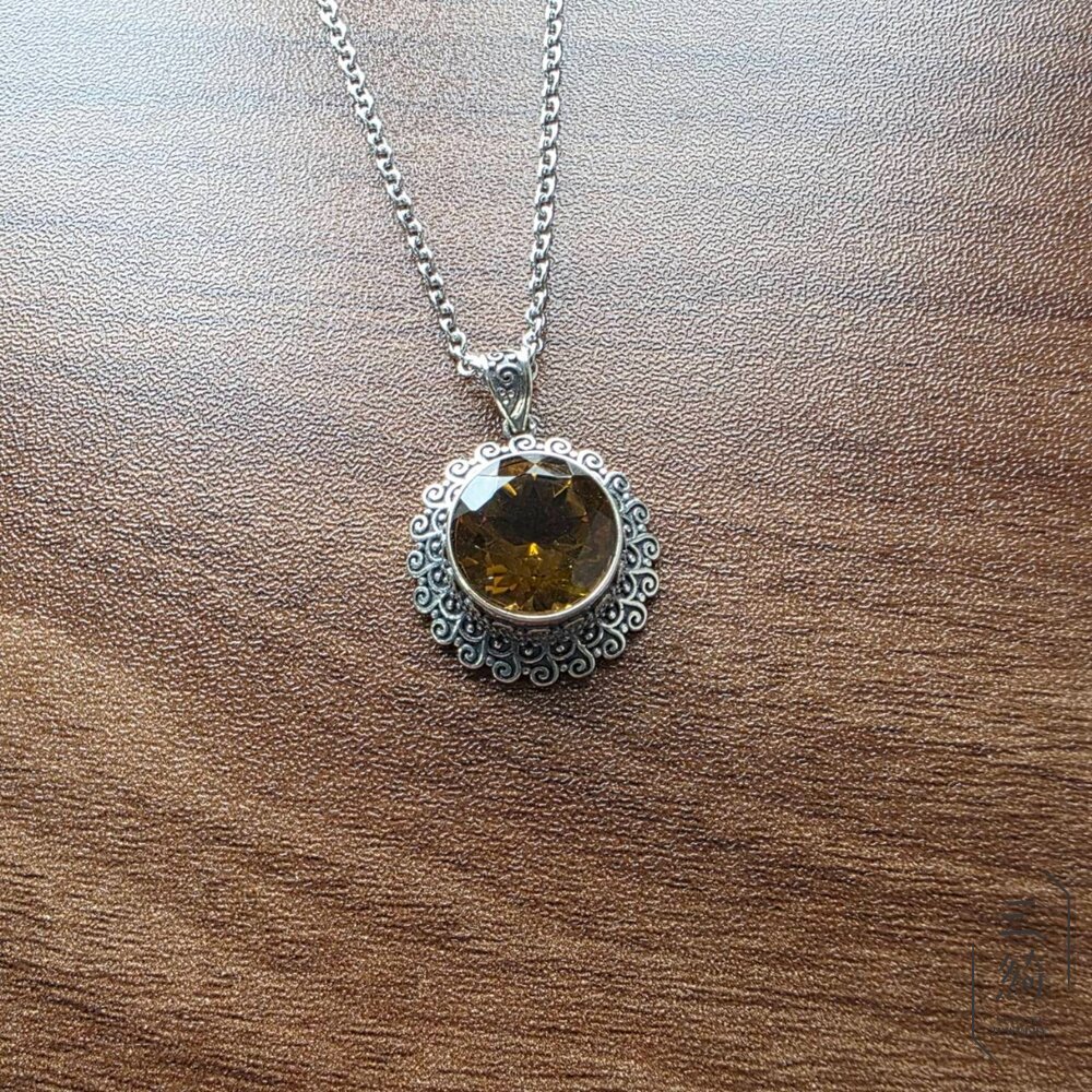 黃水晶 威士忌黃 立體 精雕 花托 頂級 清透 寶石切割 銀鑲 吊墬 (不含鍊)-圖片-5