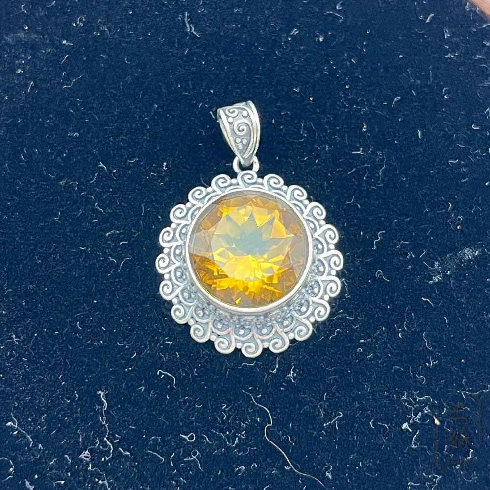 黃水晶 威士忌黃 立體 精雕 花托 頂級 清透 寶石切割 銀鑲 吊墬 (不含鍊)-圖片-6