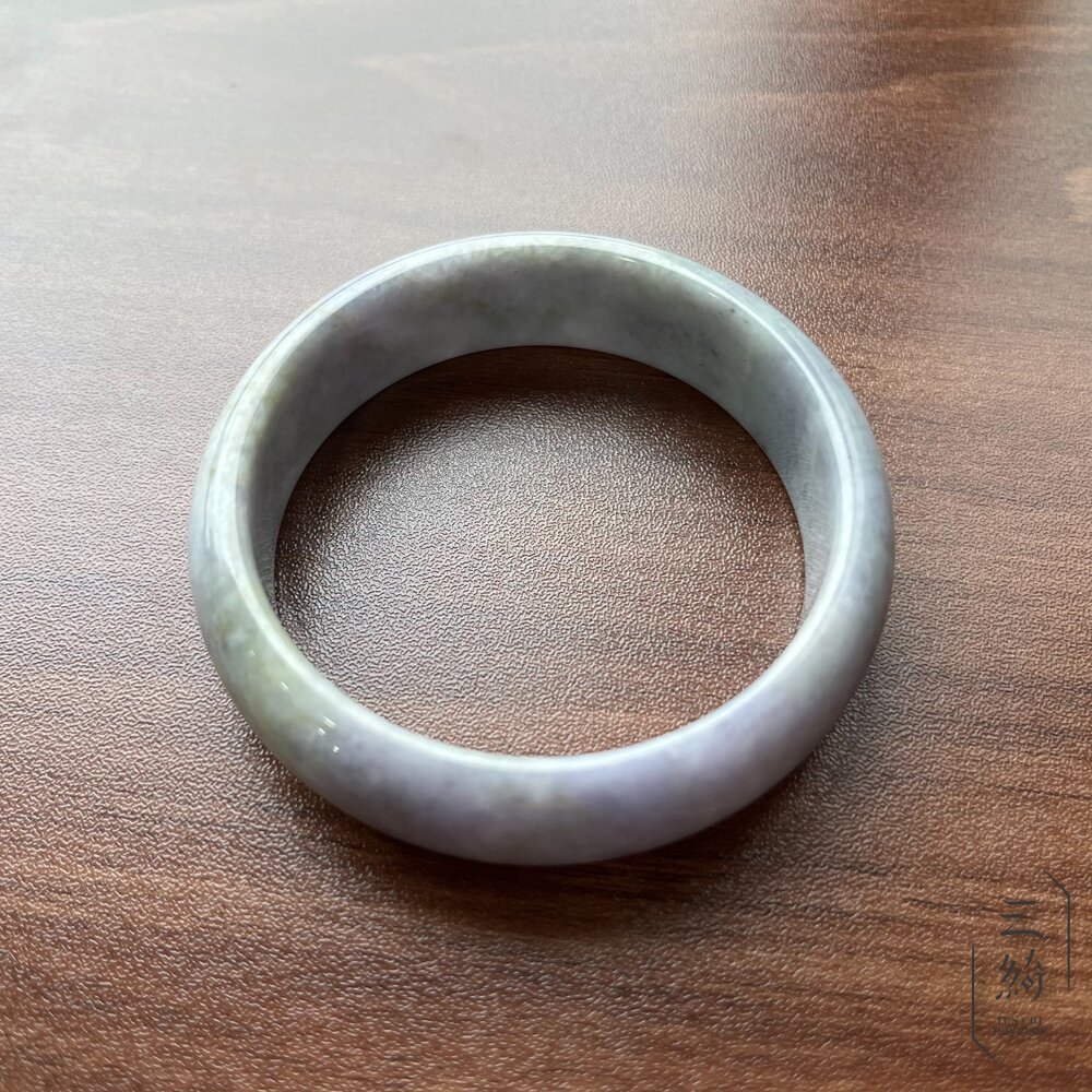 天然緬甸A貨翡翠。春帶彩 灑金 寬版手鐲 / 58.6 /18.6圍 封面照片