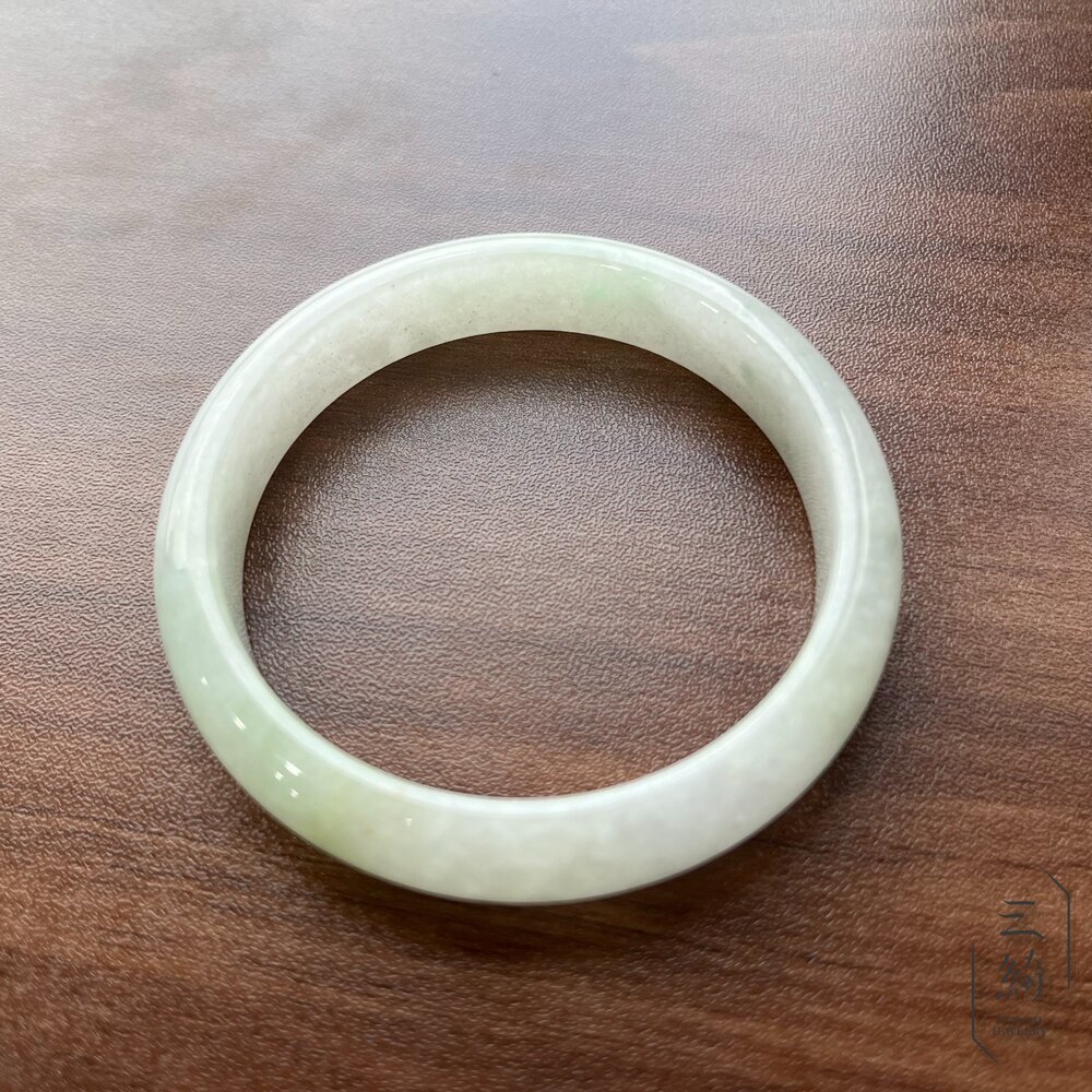 天然緬甸A貨翡翠。飄花清新手鐲 / 57.7 /18.3圍 封面照片