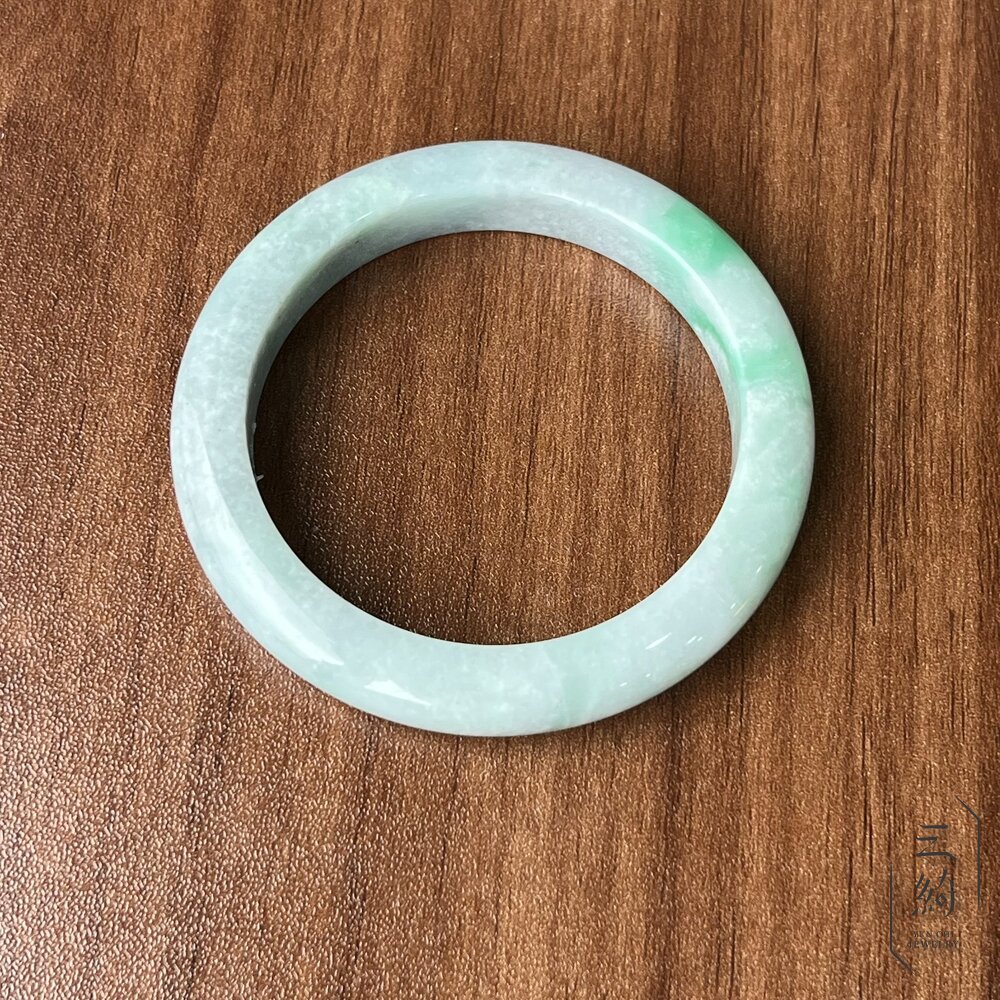 天然緬甸A貨翡翠。細糯春彩手鐲 / 54.5 /17.3圍 封面照片