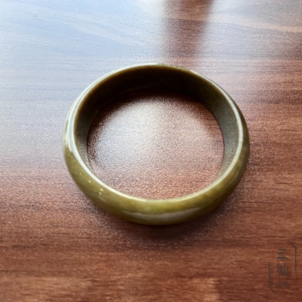 天然緬甸A貨翡翠。黃加綠 雙彩 抹茶色 手鐲 / 57.8 /18.3圍 封面照片
