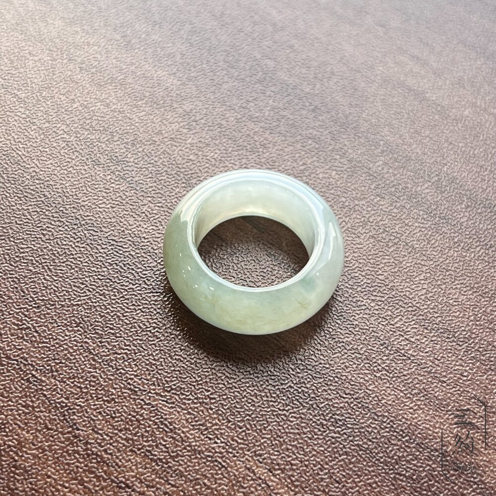 天然緬甸A貨翡翠。冰種厚版綠飄花戒圈戒指15圍