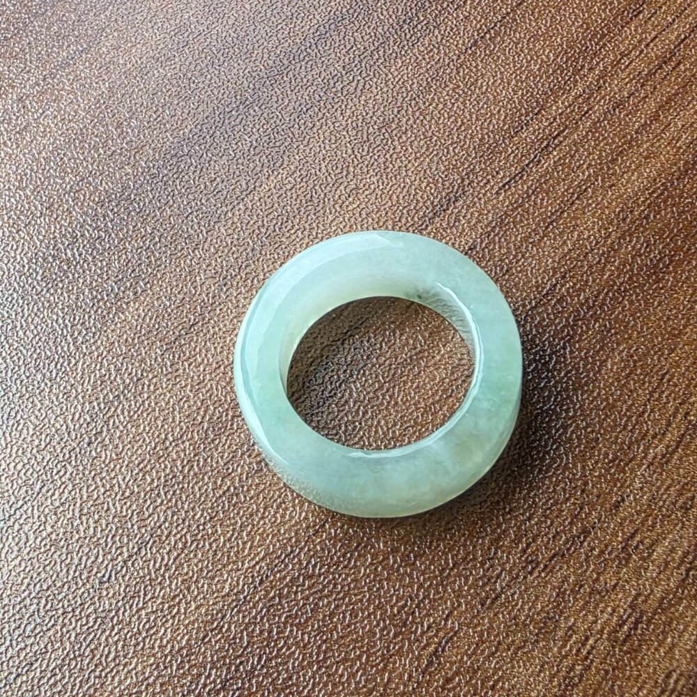 E90862-天然緬甸A貨翡翠。冰種 秋香 綠飄花 方戒 戒圈 戒指 15圍