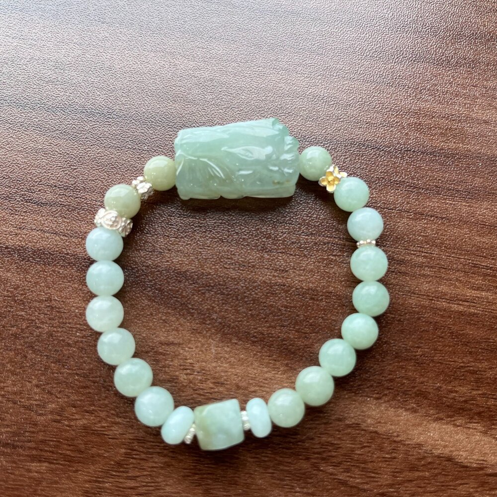G28623-天然緬甸A貨翡翠。獨家手作系列  冰種 九尾狐 隨型石 飄花 設計 手串 7mm+