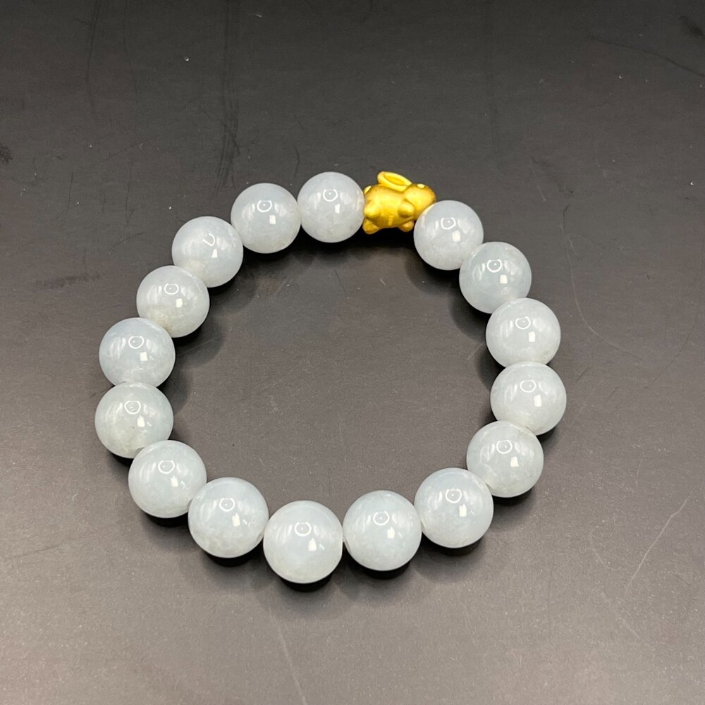 G28630-天然A貨翡翠。獨家手作系列 冰種 霧霾藍 春彩 金兔 設計手串 12mm+