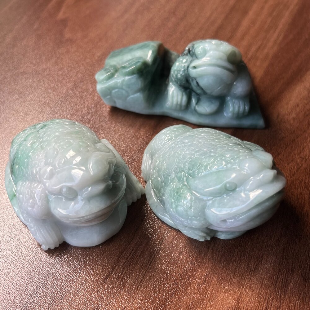 G38943-天然緬甸A貨翡翠。春彩帶飄花 金蟾 擺件 筆架