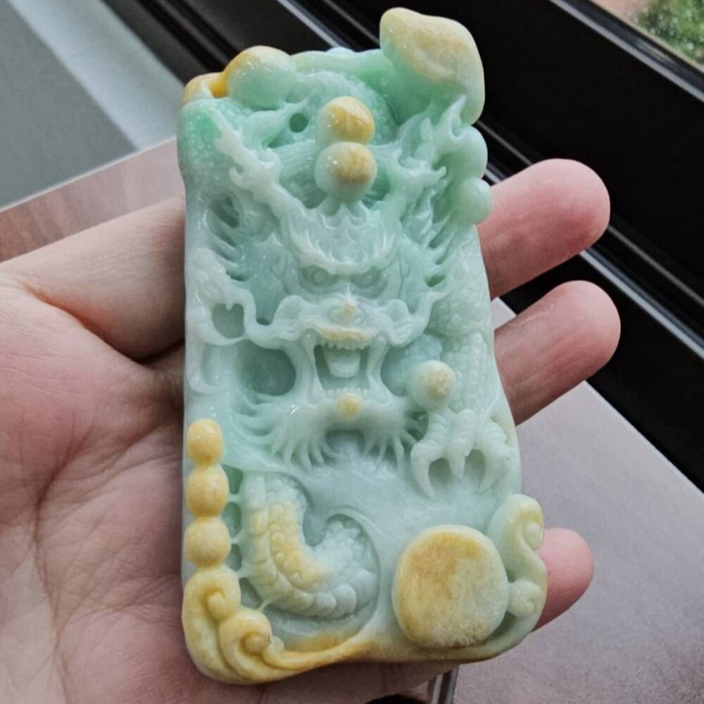 Q58324-天然A貨翡翠 氣勢 龍牌  擺件 (附木架)