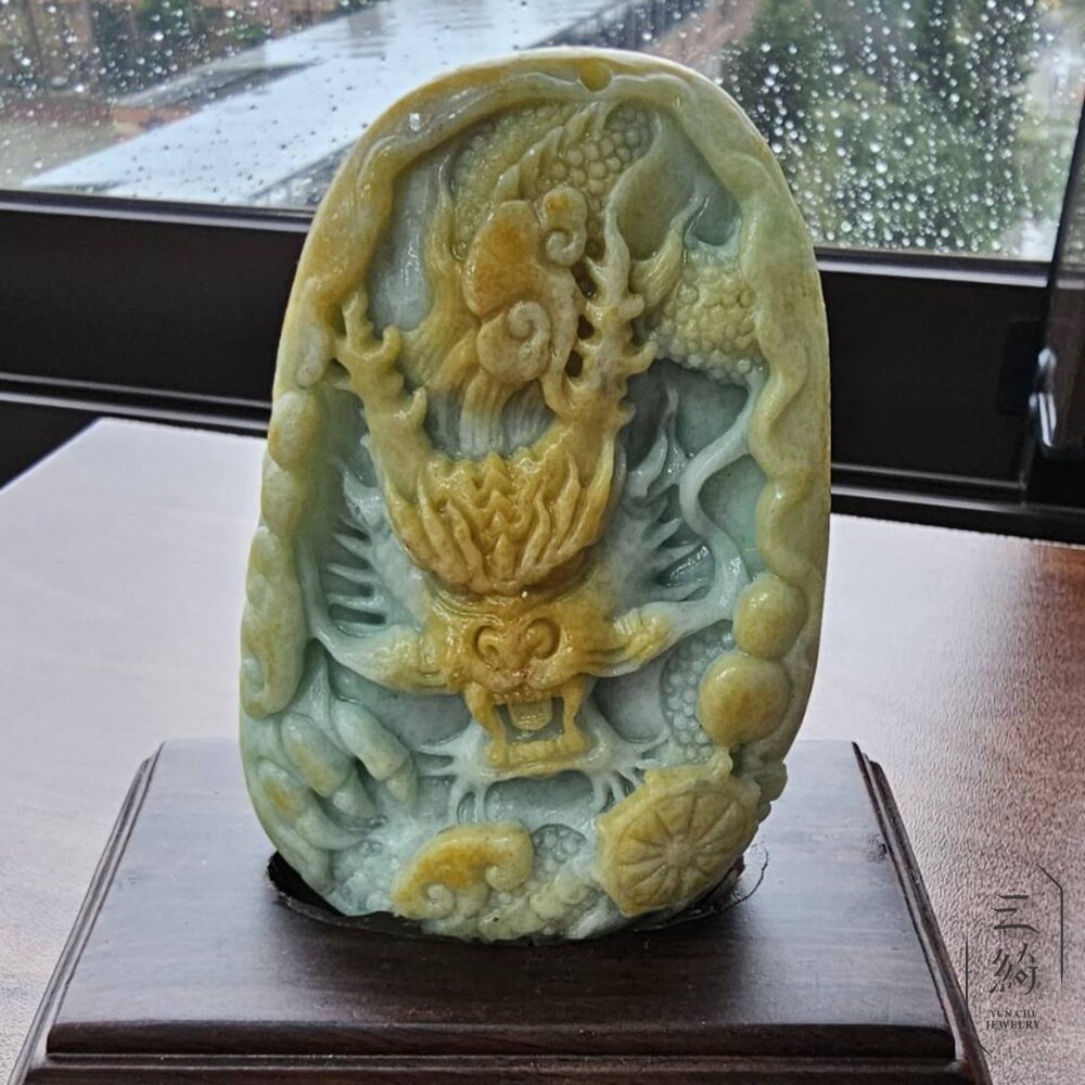 天然A貨翡翠 藍底 黃翡 飛龍在天 龍牌 擺件  (附木架) 封面照片